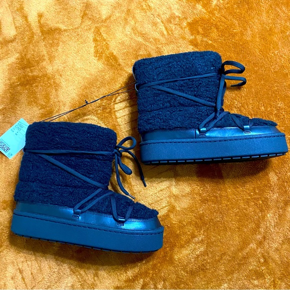 NWT H&M black Sherpa boots sz 9 - Picture 1 of 7